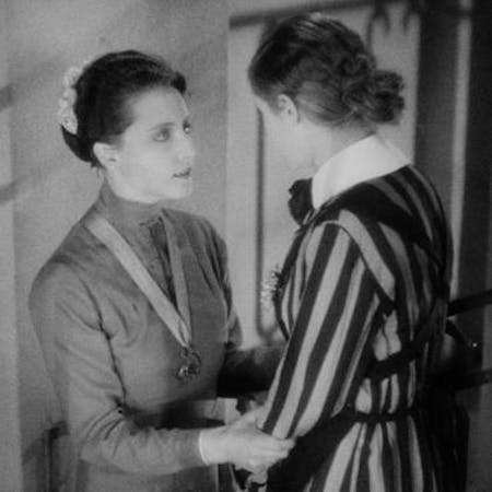 Mädchen in Uniform