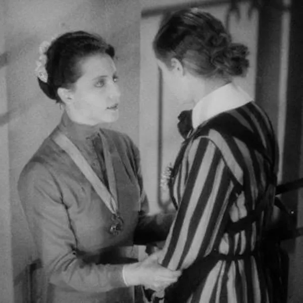 Mädchen in Uniform