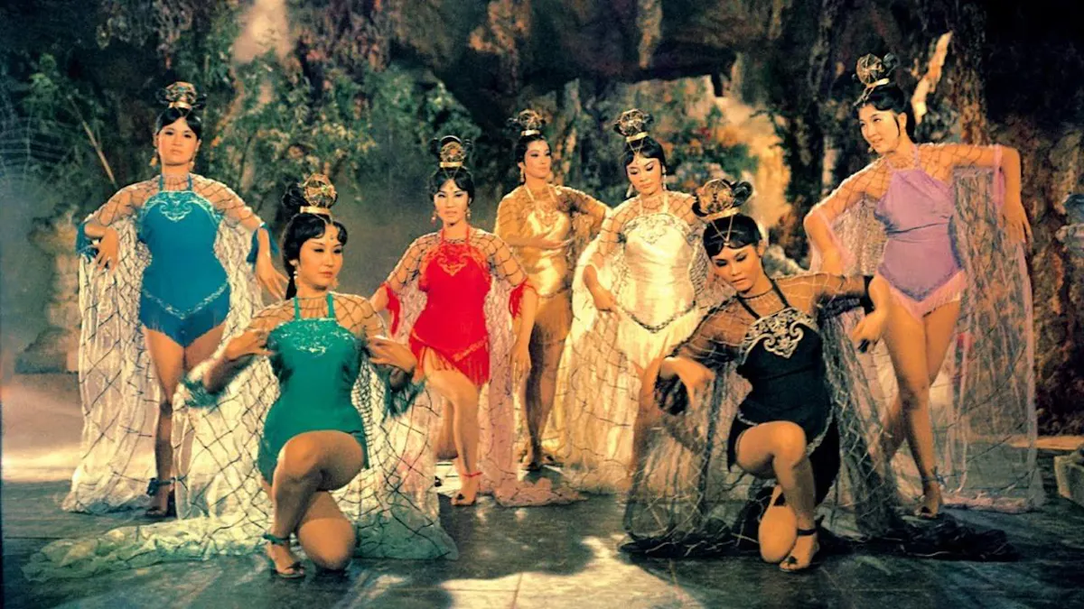 Pan si dong (The Cave of the Silken Web)