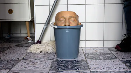 Vienna Shorts: Strange Headworks AA 1